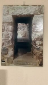 مدخل الدير القديم الاساس من الخارج