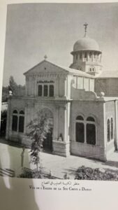 كنيسة الصليب المقدس في القصاع حتى مطلع السبعينات ثم اضيف اليها برجا الجرس والساعة