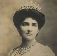 ملكة افغانستان السورية ثريا ترزي