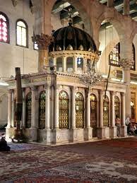 ضريح رأس القديس يوحنا المعمدان في كاتدرائية دمشق ( الجامع الاموي 705م)
