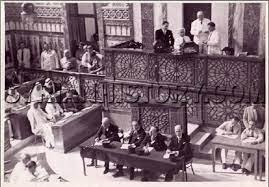 الخط العربي في قاعة المجلس النيابي السوري حفر آل زيتون فارس وولديه نقولا وجورج بتكليف من المتعهد السيد تحسين الخياط