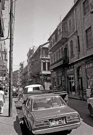 النادي العائلي يمينا وتحته محلات شركة التخمير والتقطير مابين باب توما وبرج الروس