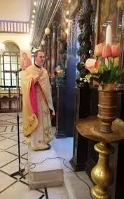 راعي الكنيسة الاب يوسف ناصر في خدمة الهية