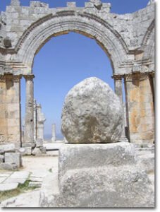 قاعدة العمود الذي كان ينسك عليه القديس سمعان العمودي