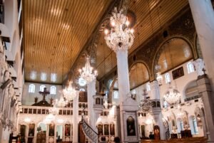 داخل الكاتدرائية المريمية