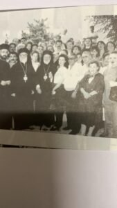 المطران الياس مع غبطته ورعية السويدية 1991 كتابنا