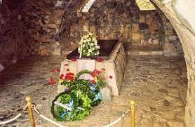 ضريح الاسقف مكاريوس في دير كيكوس