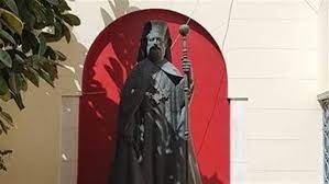 تمثال وغسيفساء