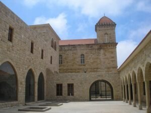 اعادة بناء الدير