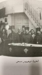 البطريرك غريغوريوس مسجى في نعشه