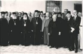 صورة جماعية في اللاذقية حين زيارة البطريرك الكسندروس اليها.