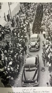 زياح يوبيله من المريمية الى كنيسة الصليب في القصاع والسيارات الرسمية التي تقل غبطته ورئيسي الحمهورية والوزراء وممثل الرئيس اللبناني