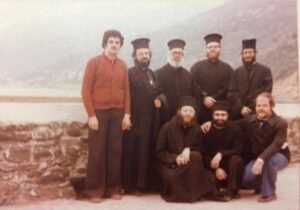 زملاء الدراسة في معهد القديس يوحنا الدمشقي أخذت الصورة في الجبل المقدس آثوس في عام ١٩٧٨ من اليمين وقوفاً المتروبوليت افرام مطران طرابلس والكورة ، االمطران جوزيف زحلاوي ، امطران اللاذقية السابق المتروبوليت يوحنا منصور ، الأرشمندريت الكسي مفرج ، الأب بطرس . جلوسا من اليمين الأب نيكيتاس كفوري ، الأرشمندريت بندلايمون شلهوب والبطريرك يوحنا العاشر