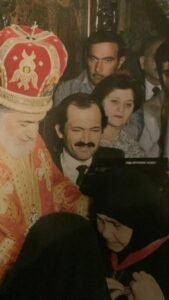 البطريرك اغناطيوس الرابع يقلدها وسام الكرسي الانطاكي المقدس