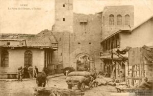 باب شرقي اواخر القرن 19 من الخارج مع امتداد السور