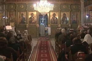 مسيحيو غزة يحتفلون بموسم الصوم الكبير المقدس في كنيسة القديس برفيريوس الارثوذكسية