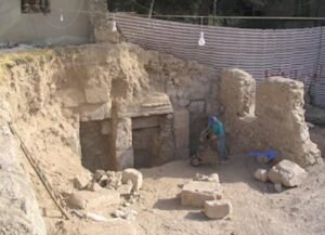 زقاق المحكمة بجذره الرومي المسيحي الدمشقي الآثار الرومية المكتشفة