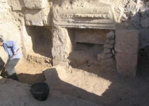 زقاق المحكمة بجذره الرومي المسيحي الدمشقي الآثار الرومية المكتشفة