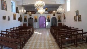 كنيسة الدير من الداخل