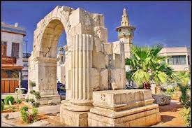 قوس النصر في الشارع المستقيم