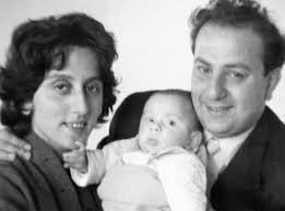 عاصي وفيروز مع اول طفل لهما