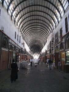 بالقرب من آخر الشارع المستقيم البزورية