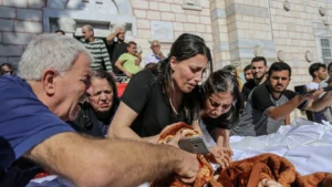 اهالي الشهداء المسيحيين في كنيسة القديس برفيريوس في غزة