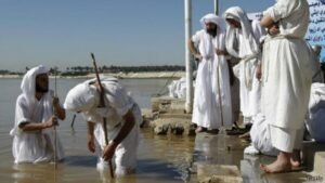 طقس المعمودية الزامي