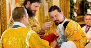 المناولة المقدسة والملعقة