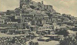 دير سيدة صيدنايا تعود الى عشرينيات وثلاثينيات من القرن 20 وتبدو ابنية البلدة وواقع البلدة الصعب