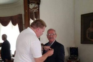 تقليد الباحث نهاد سمعان وسام روسي