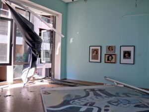 مشهد لتضرر متحف سرسق جراء انفجار مرفأ بيروت في 4 آب 2020