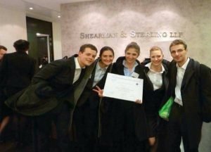 جمال موصوف ونبوغ موصوف اكثر