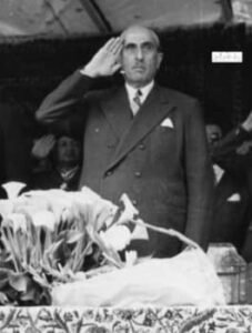 "يا شباب الأمة: انكم أمل الوطنِ المرجَّى لإِسعادِه، وعلى سواعدِكم وهمّتكِم يعتمدُ في تحقيقِ غاياتِه واستعادةِ أمجادِه"