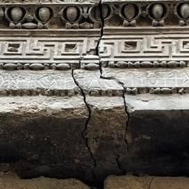 منحوتات باللغة اليونانية والمنمنمات الرومية على ساكف كاتدرائية دمشق / الجامع الاموي