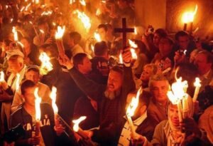 فيض النور المقدس من قبر السيد له المجد في سبت النور