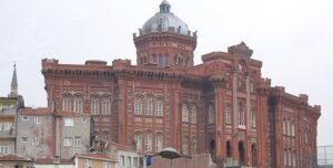 قصة أكبر مدارس الروم في القسطنطينية مدرسة الفنار الثانوية الكبرى والتي ما زالت قائمة الى اليوم.