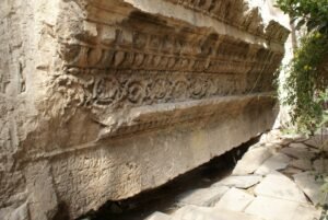 من آثار السور الروماني