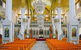 السوق الوسطي في الكاتدرائية المريمية بدمشق من انموذج كنائس الباسيليك والبيما العلوية يمين ويسار السوق الوسط وتقرأ منها فصول الانجيل المقدس من الاعلى على رؤوس المؤمنين