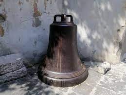 من الاجراس الروسية التي تم تعليقها في كاتدرائية الاربعين شهيد في حمص بهمة المتروبوليت عطا الله