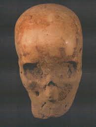 رأس شخص ذو تاج من أوغاريت