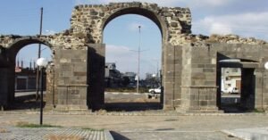 بوابة شهبا الأثرية