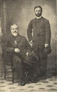 القديس روفائيل جالساً