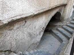 تحت القناطر