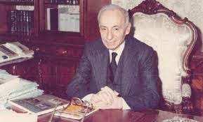 بعد اسلامه صار اسمه احمد ميشيل عفلق