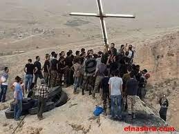 على قمم معلولا وتحضير الجذوات الخشبية لاشعالها ودحرجتها من اعلى الجبل على البلدة ليلا