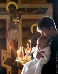 اشعال الشموع وتعليم الطفل ذلك