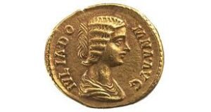 قطعة عملة ذهبية باسم الاميرة جوليا