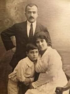 خليل سكاكيني وعائلته