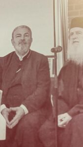 المتروبوليت اسحق ورئيس دير سيمونو بيترا المتوحد اليشع